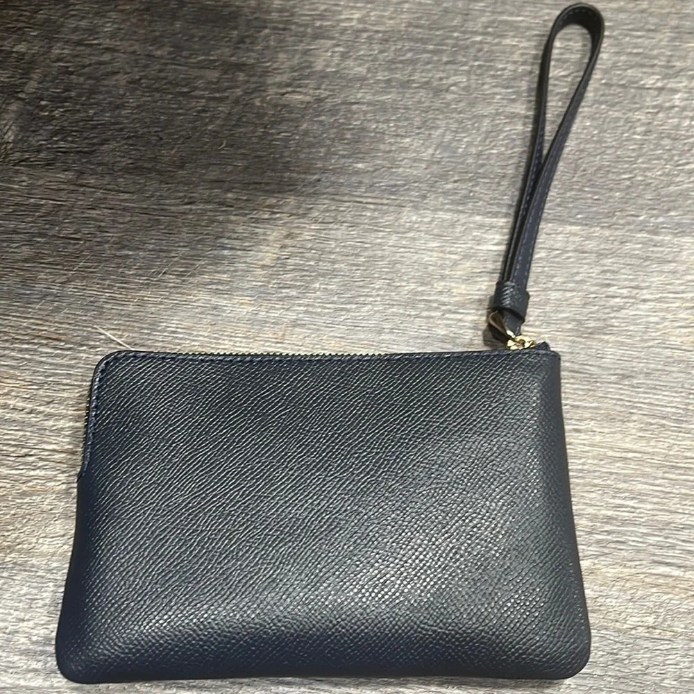 Coach corner zip